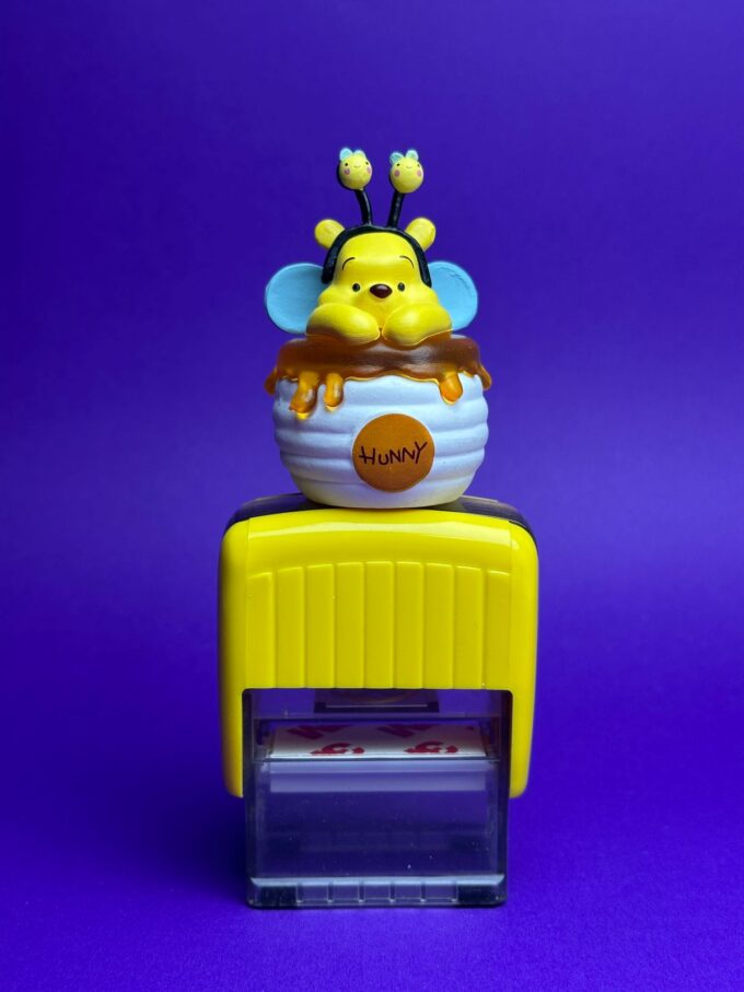 TIMBRE POOH ABEJITA MIEL